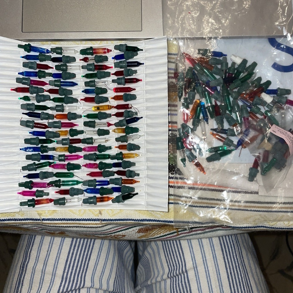 CHRISTMAS LOT OF 100+ MULTI COLOR MINI REPLACEMENT BULBS‎ MIXED LOT